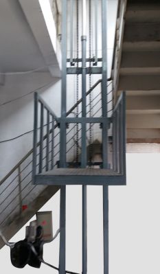 導(dǎo)軌式固定升降平臺(tái) ZB-009